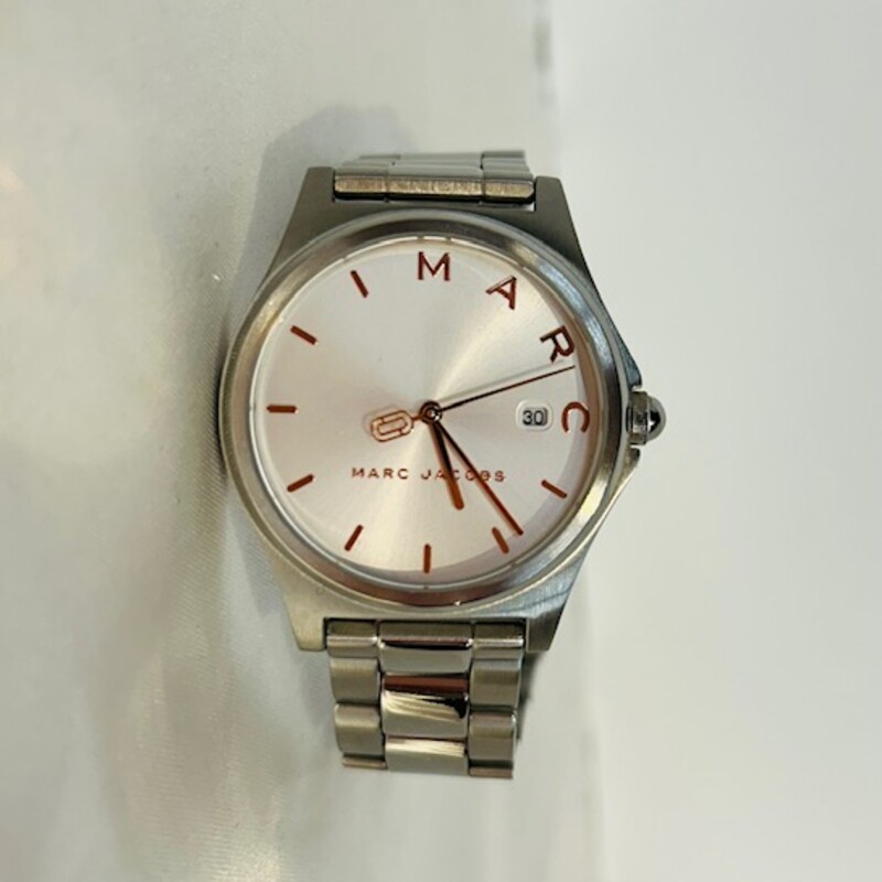 Marc Jacobs Womens Watch
Silver White Rose Gold Size: 3diameter
Stainless steel
Working battery