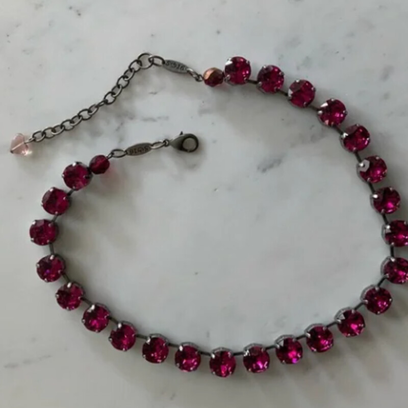 Sabika Fuchsia Manhattan Choker Necklace
Dark Pink Size: 18L