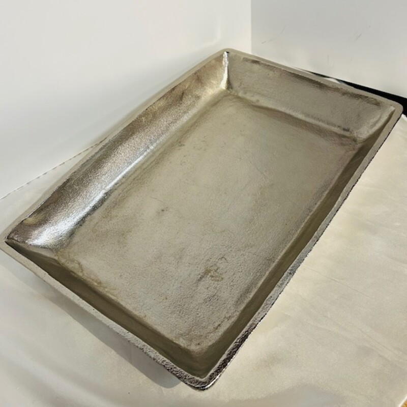 Metal Brushed Rectangle Dish
Silver Size: 15.5 x 10.5W