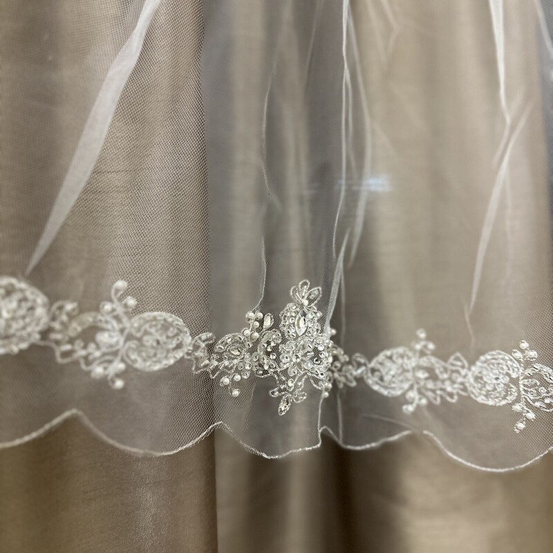 NEW Crystal Embellished Scalloped Edge BridalVeil, Ivory<br />
Original Price $189.00<br />
Our Price $110.00<br />
Shipping Is Available<br />
or<br />
Pick Up In Store Within 7 Days of Purchase