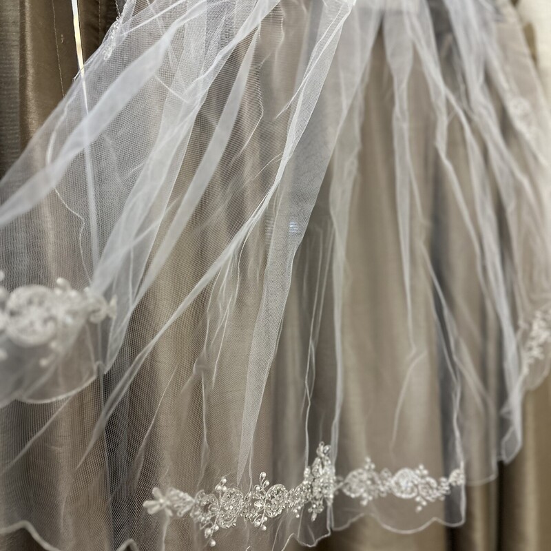 NEW Crystal Embellished Scalloped Edge BridalVeil, Ivory
Original Price $189.00
Our Price $110.00
Shipping Is Available
or
Pick Up In Store Within 7 Days of Purchase