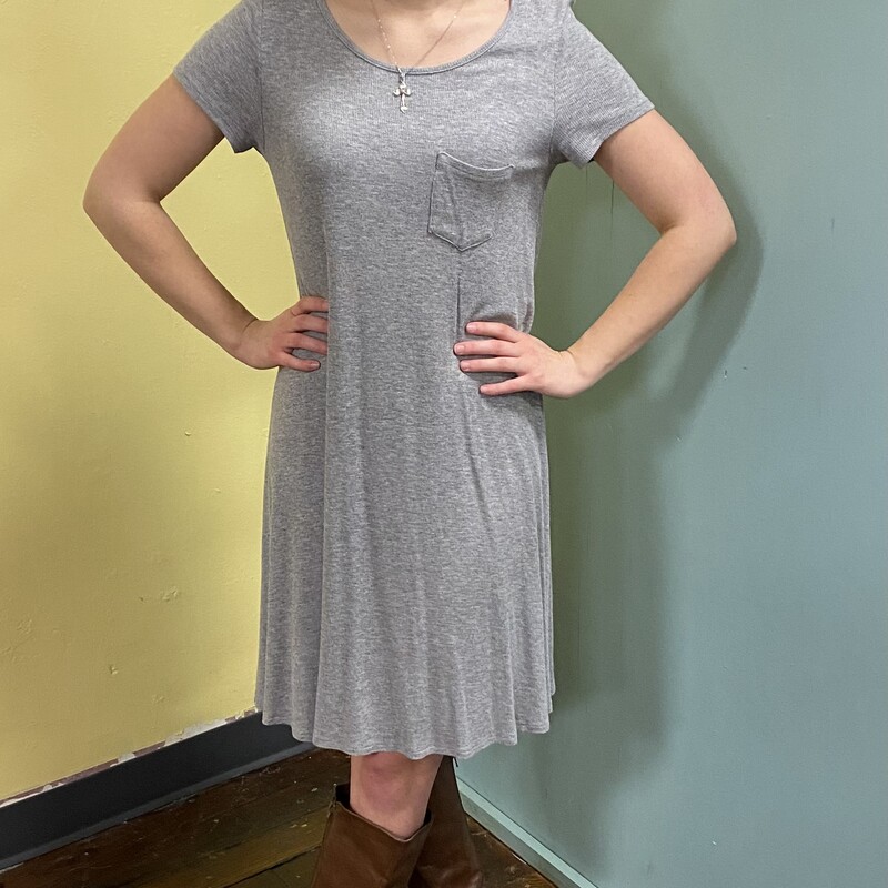 a simple, ribbed gray tshirt dress
great for on the go
dress it up with some accessories or booties or wear alone!

Mossimo, Gray, Size: S