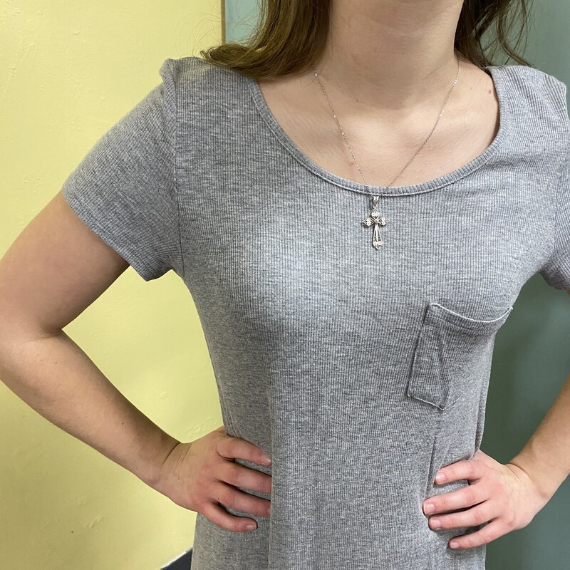 a simple, ribbed gray tshirt dress<br />
great for on the go<br />
dress it up with some accessories or booties or wear alone!<br />
<br />
Mossimo, Gray, Size: S