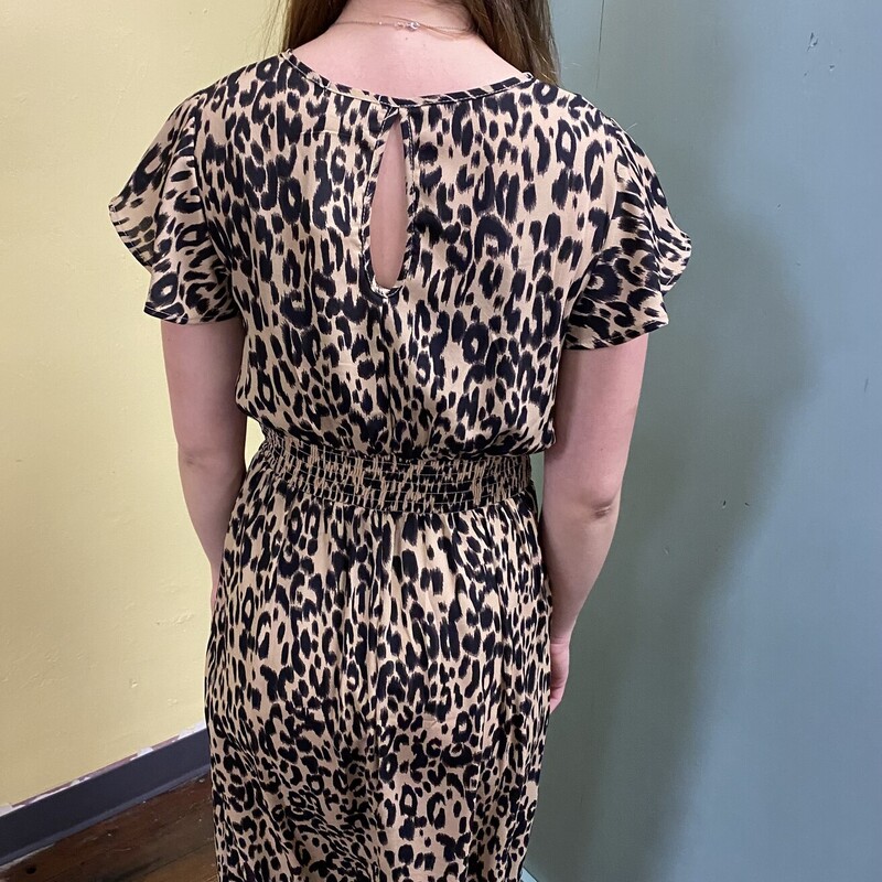 this is such a great dress!!! From the animal print to the wrap around look!
elastic waist, decorative buttons, ties on the side
Sienna Sky, Leopard, Size: S