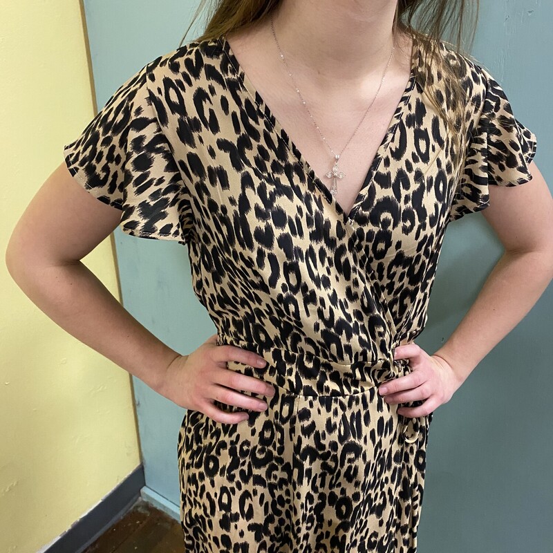this is such a great dress!!! From the animal print to the wrap around look!
elastic waist, decorative buttons, ties on the side
Sienna Sky, Leopard, Size: S