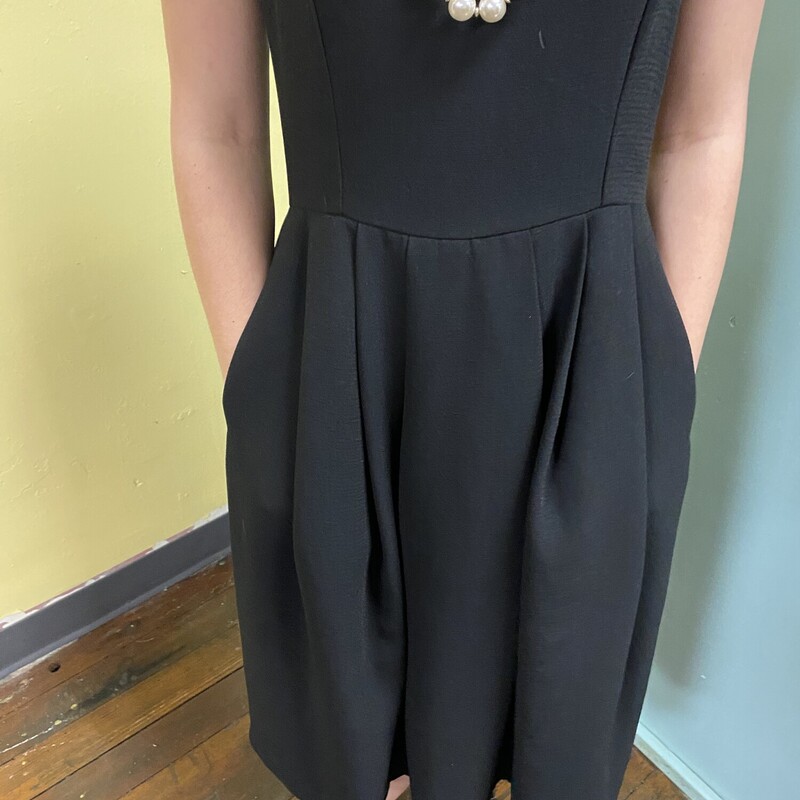 this dress is one of my favs!!<br />
a classic lil black dress<br />
fitted at the top with an aline flare<br />
& she has pockets!!!<br />
<br />
Choies, Black, Size: M
