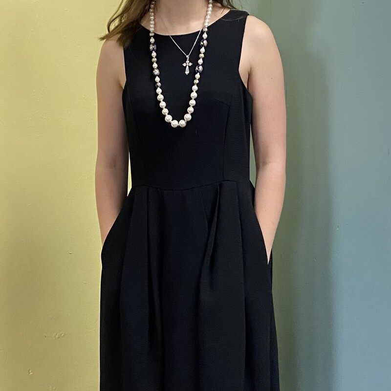 this dress is one of my favs!!
a classic lil black dress
fitted at the top with an aline flare
& she has pockets!!!

Choies, Black, Size: M