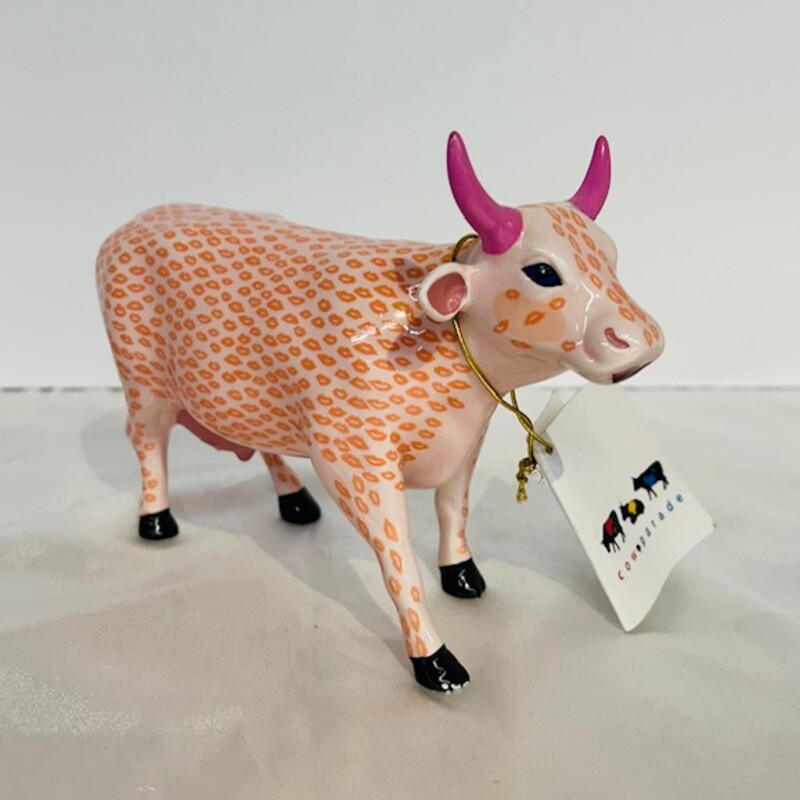 Smooch Cow
Pink
Size: 6.25 x4.75 H