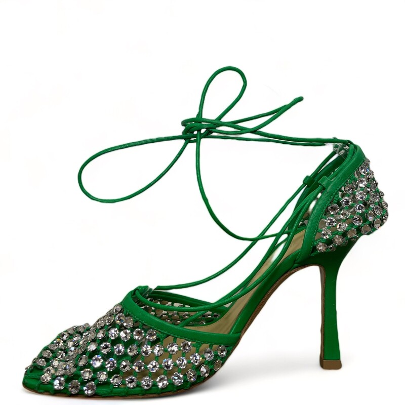 Bottega Veneta Sparkle Green

Size 38

Heel: 9 cm | 3.5

Rhinestone mesh and leather sandals
Material: 90% Cotton, 10% Polyester
Unlined
Color: Parakeet/Crystal
Rubber-injected leather outsole


Made in: Italy