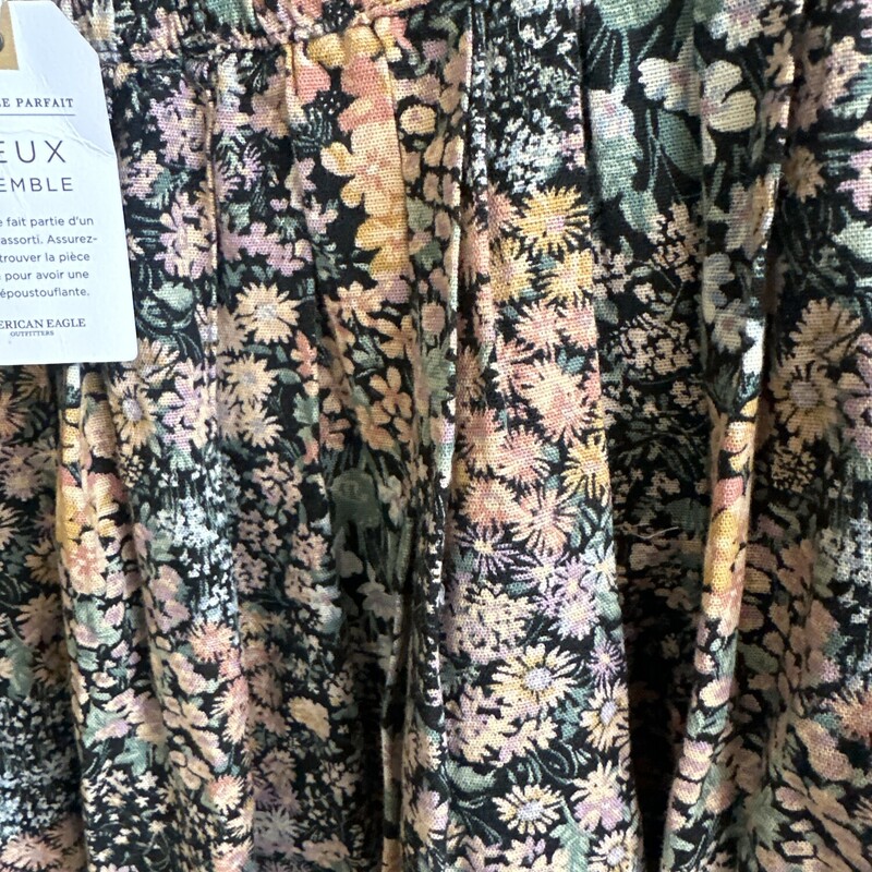 New With Original Tags:  American Eagle Skirt, Floral, Size: M<br />
All sales are final.<br />
Pickup in store within 7 days of purchase or have it shipped.
