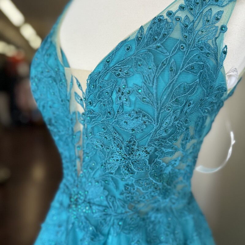 EllieWilde Mon Cheri, BodiceEmbellish, Turquois, Size: 10<br />
All Sale Are Final No Returns<br />
Shipping Available Or Pick in Store within 7 Days Of Purchase
