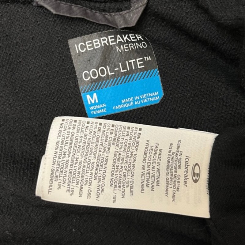 Icebreaker Incline Cool-lite Windbreaker - Size M<br />
<br />
Dark Gray with black trim and inside merino lining<br />
Windproof DWR finishRegular fit<br />
High collar with chin-guard<br />
Full reflective zip and logo for increased visibility<br />
Laser-cut holes for venting - at back and under arms<br />
2 zipped side pockets<br />
Quick drying; Moisture wicking<br />
Material<br />
Cool-Lite™ fabric<br />
Exterior: 100% nylon<br />
Mesh panels: 51% merino wool, 34% tencel®, 15% nylon