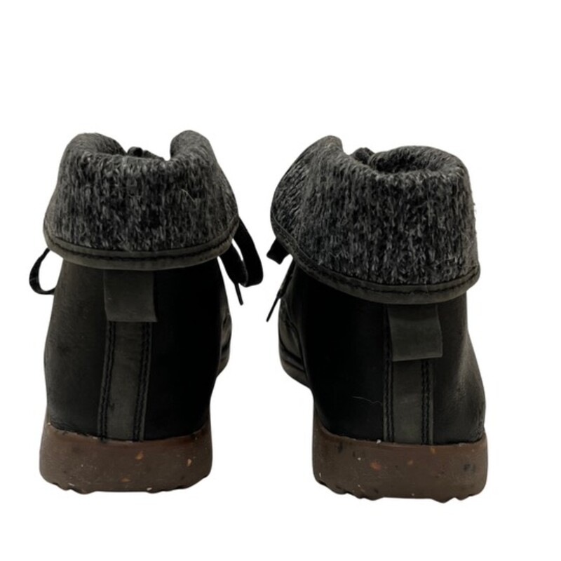 Chaco Barbary Chaka Boots<br />
Color: Black Iron<br />
Size: 9.5<br />
<br />
UPPER: Variegated wool and premium waterproof full grain leather upper, Traditional lace system, Fold-down collar, Comfortable wool and fleece lining<br />
MIDSOLE: Pigskin-lined, removable LUVSEAT PU footbed, EVA midsole, Injection-molded nylon shank<br />
OUTSOLE: Non-marking EcoTread light 15%-recycled rubber compound, 3mm lug depth