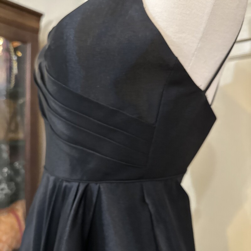 NEW with Tags Alyce Paris Spaghetti Str, Black, Size: 4<br />
This dress has POCKETS<br />
$129.99<br />
 All Sales Are Final<br />
No Returns<br />
<br />
Shipping Is Available<br />
or<br />
Pick Up In Store Within 7 Days Of Purchase