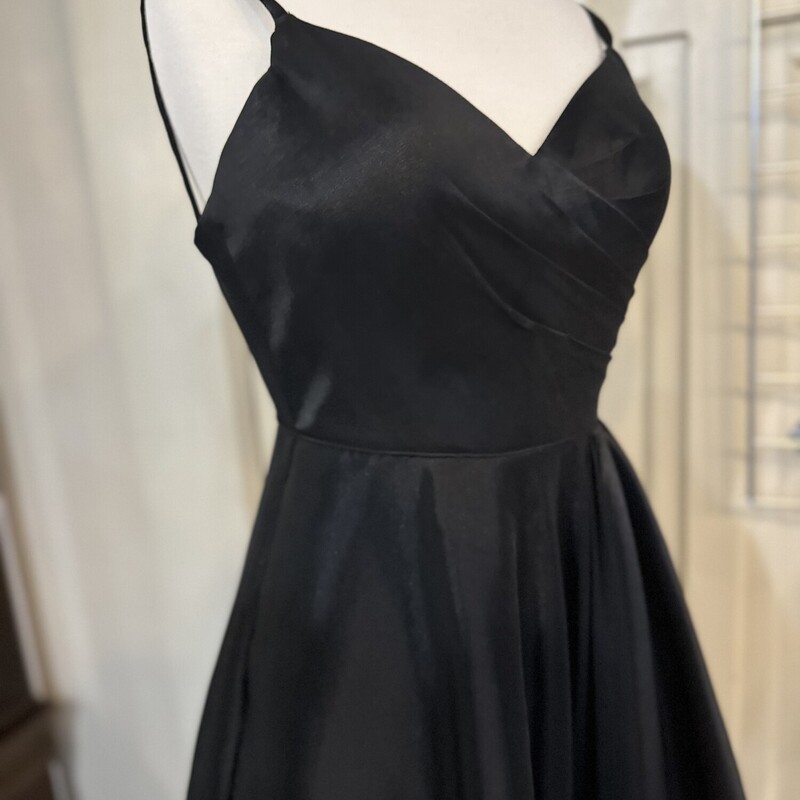 NEW with Tags Alyce Paris Spaghetti Str, Black, Size: 4
This dress has POCKETS
$129.99
 All Sales Are Final
No Returns

Shipping Is Available
or
Pick Up In Store Within 7 Days Of Purchase