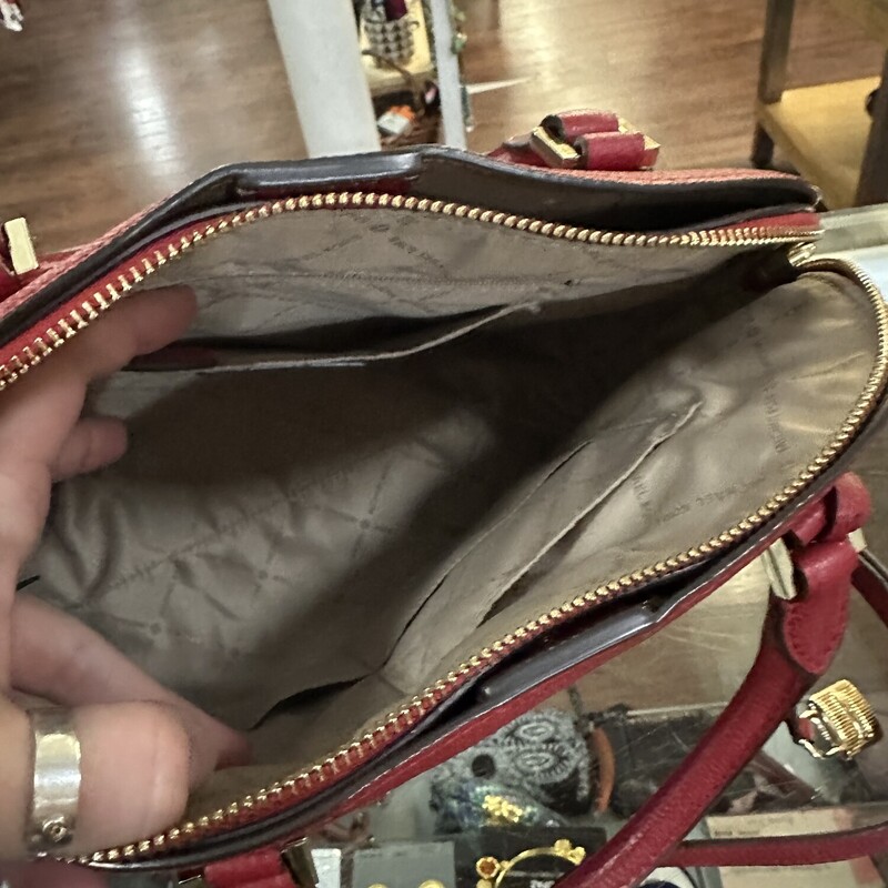 Michael Kors Handbag, Red, Size: 10In Tall 12 in Wide<br />
Pristine Inside and Out<br />
<br />
All Sales Are Final<br />
No Returns<br />
<br />
Shipping I s Availab;e<br />
Pick Up In Stor Within 7 Days Of Purchase