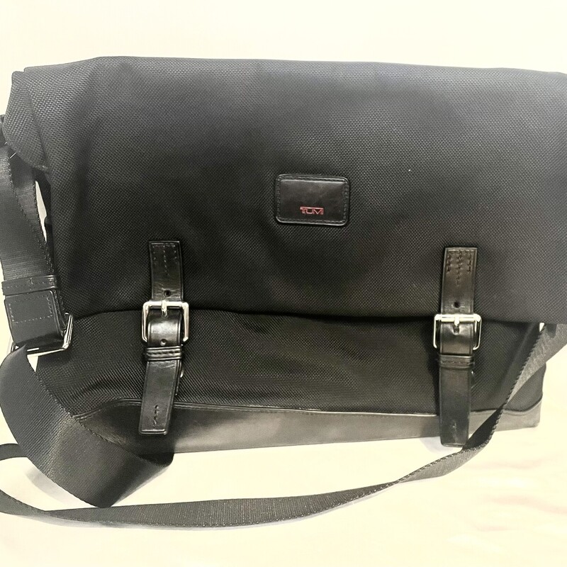 Tumi Foldover Laptop Bag
Black
Size: 16x12H