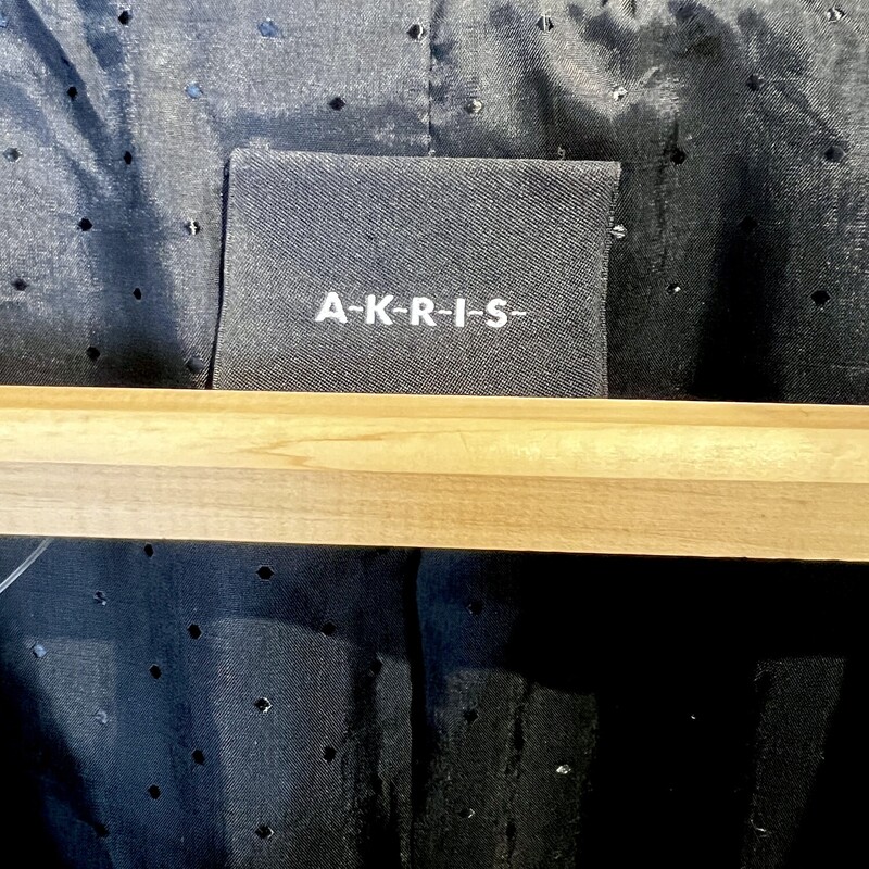 AKRIS Long Cashmere Overcoat - Italian<br />
Size: 12