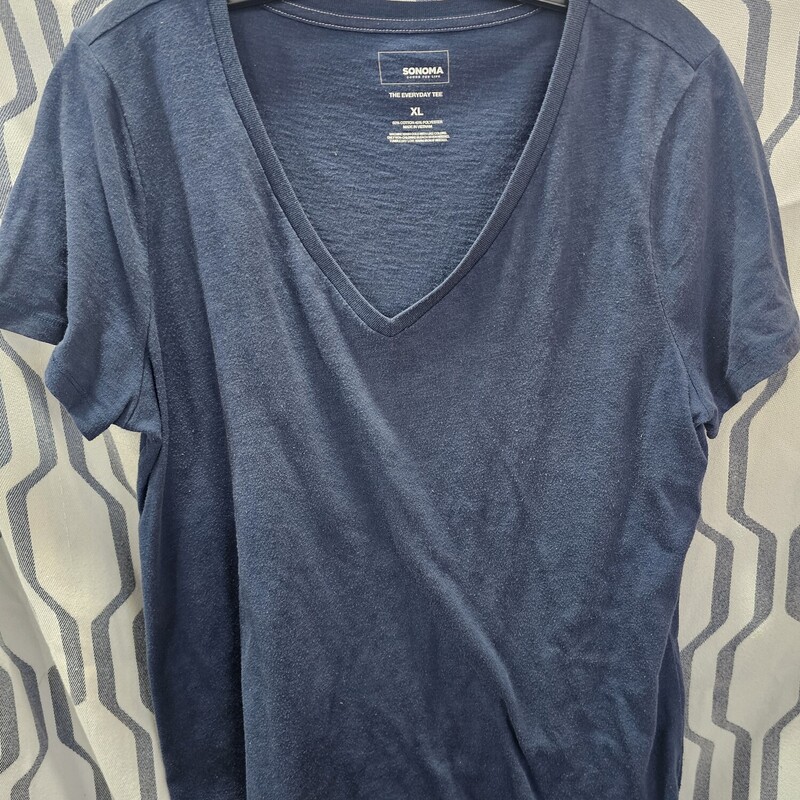 Short sleeve tee in navy with a v neck line.