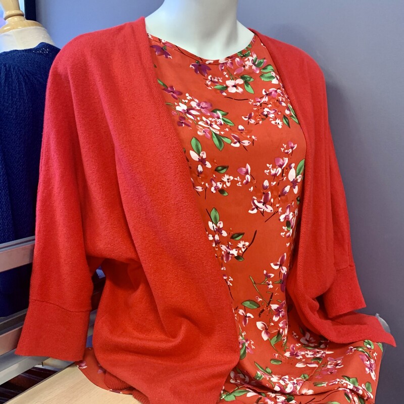 Allice C Layered Floral top,<br />
Colour: Red Rose and Green,<br />
Size: Medium