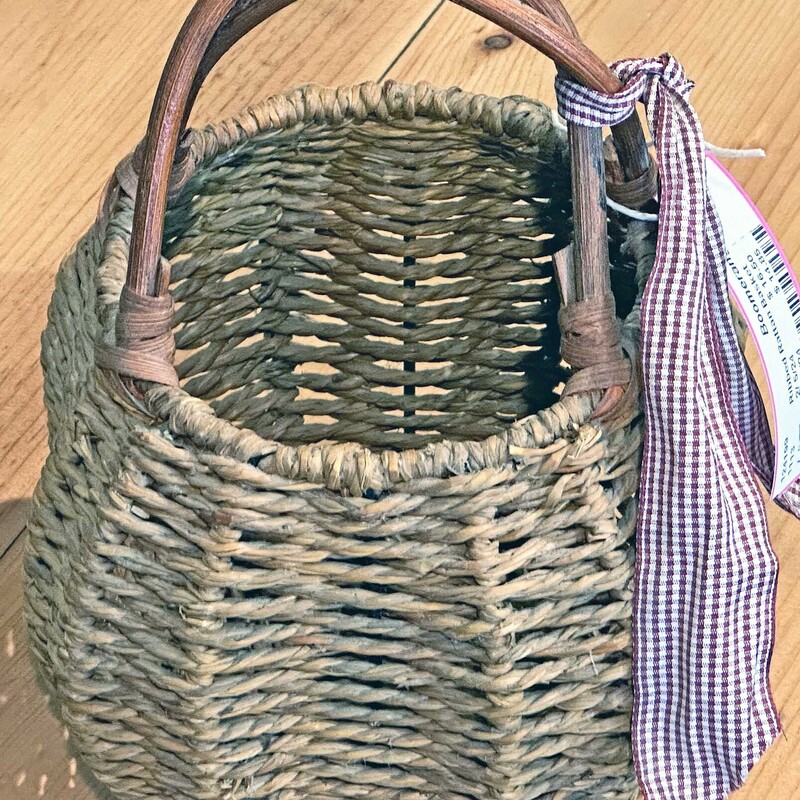 Ribbed Rattan Basket
9 In Tall with Handle