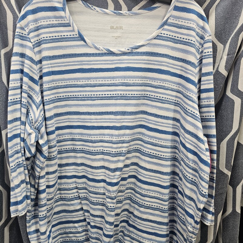 Half sleeve knit top in a fun white and blue design. Crew style neckline.