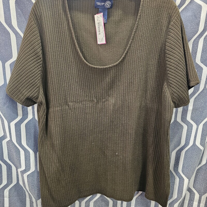 Short sleeve sweater in an olive green. Scoop neck style.