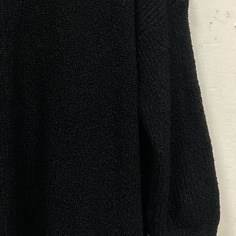 Blk Slit Front OS Sweater,<br />
Black<br />
Size: XS/M