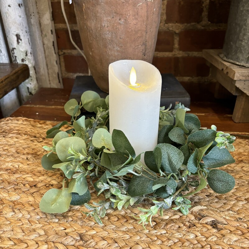 The Eucalyptus Candle Ring is a beautiful all season floral, with its fabric leaves and sprigs of greenry make this a perfecat addition to any decor
Inner ring measrues 5 inches and is approx 10 to 12 inches in width