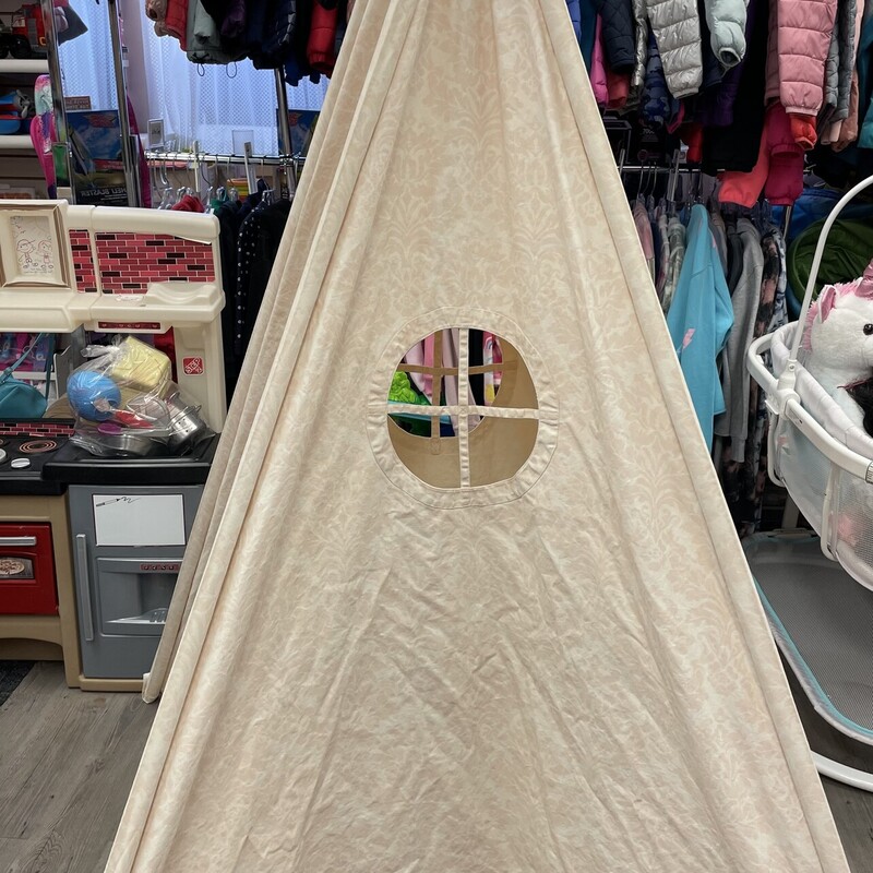 Restoration Hardware Play Tent
Floral Ballet  Pink
Canvas
Small stain on bottom.