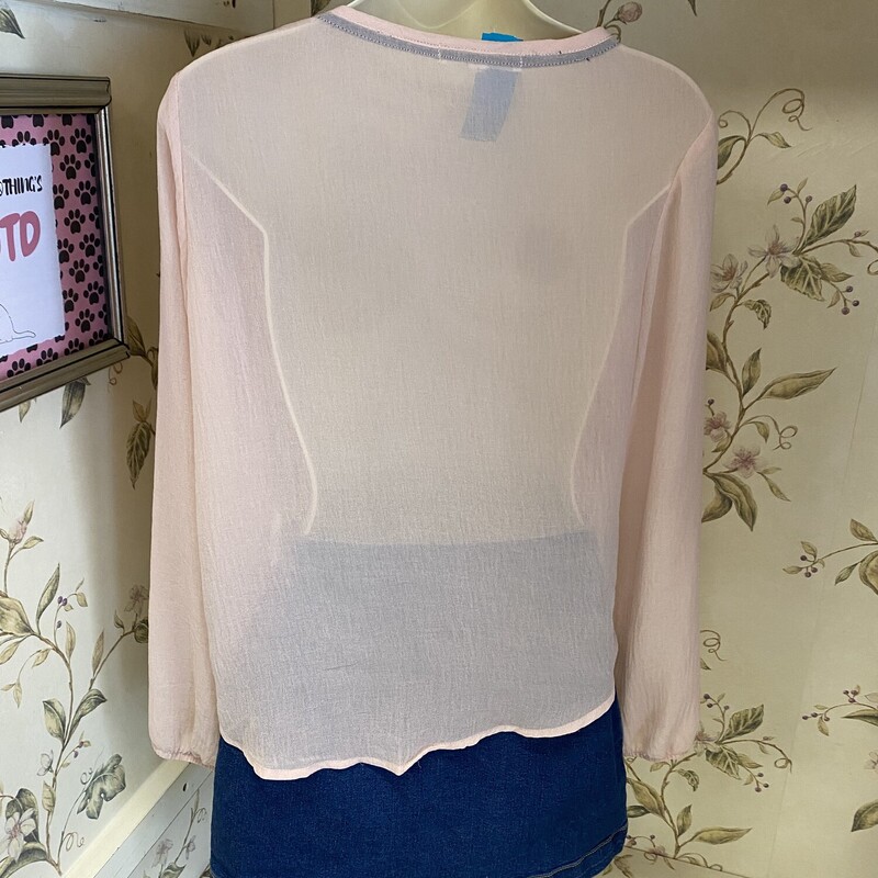 such a pretty lightweight top<br />
such simple detail on a pale pink top<br />
<br />
Rewind, Pink, Size: S
