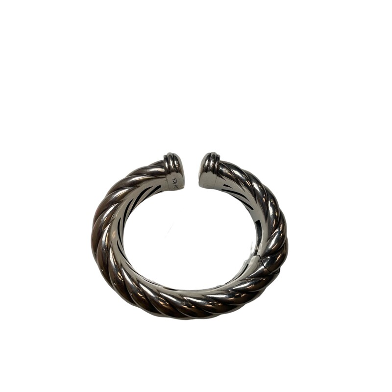 David Yurman Large Cuff<br />
Made of 925 Silver<br />
Hinge Made of Stainless Steel<br />
Circumference 6.25 inches<br />
Comes with the original dust bag