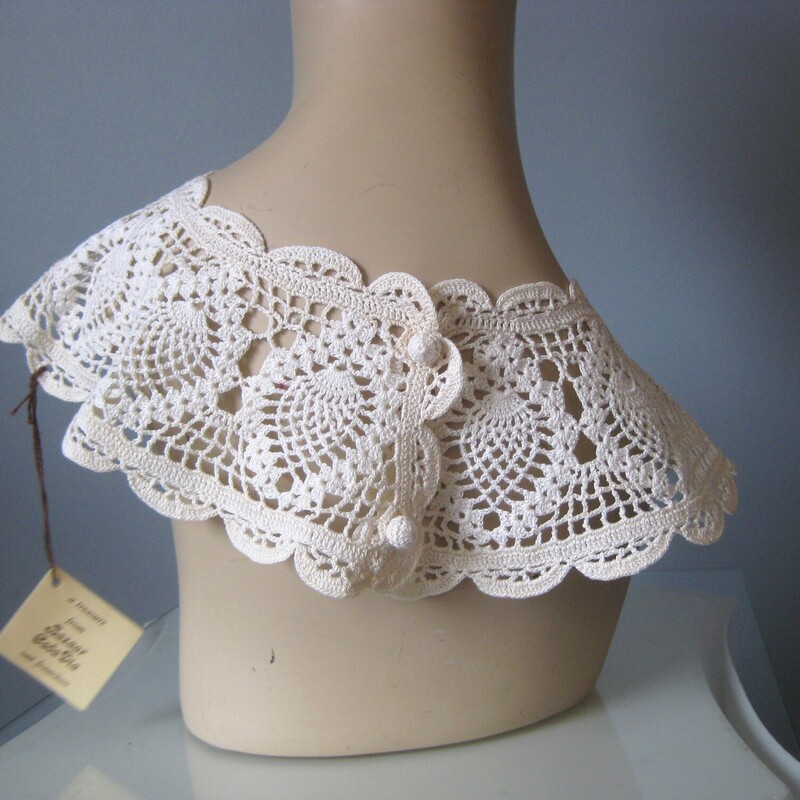 Vtgpeking Cotton Collar, Cream, Size: None
Sweet lace collar in 100% cotton.
It fits around the neck and buttons in the back with two crocheted ball buttons.
vintage but never worn, with tags.
Perfect condition.


Thank you for looking.
#65722