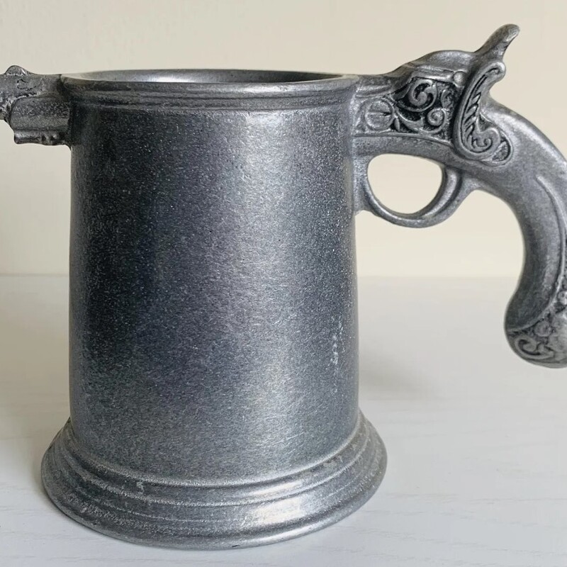 Wilton Armetale Gun Beer Mug
Silver Size: 8 x 5.5H