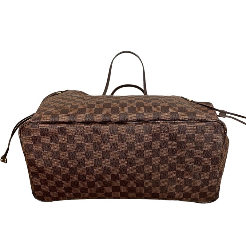 Louis Vuitton Damier Neverfull<br />
Coated Canvas<br />
Red Interior<br />
Like New<br />
Year: Microchip<br />
<br />
Size: GM<br />
Dimensions:<br />
15.7 x 13 x 7.9 inches<br />
(length x Height x Width)