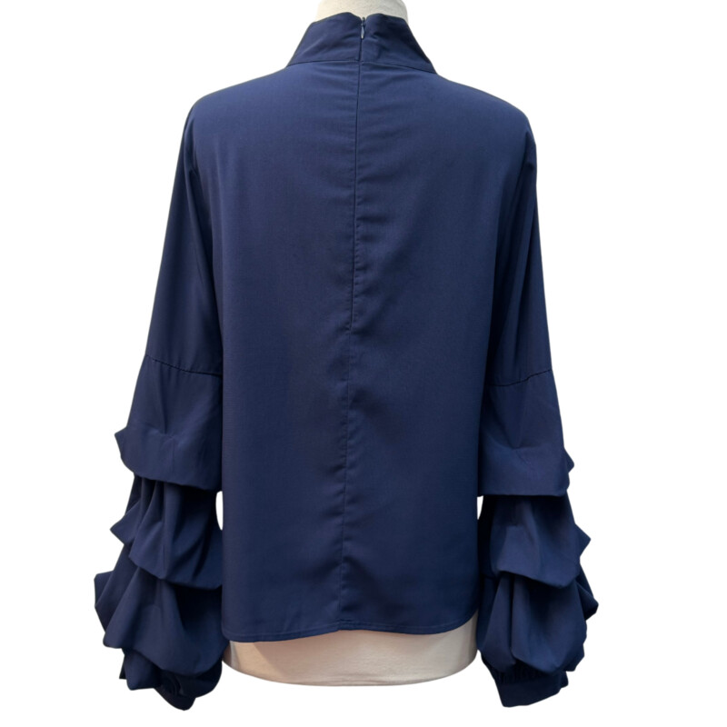 Loveriche Blouse<br />
Lovely Tiered and Tucked Sleeves<br />
Color: Navy<br />
Size: Medium
