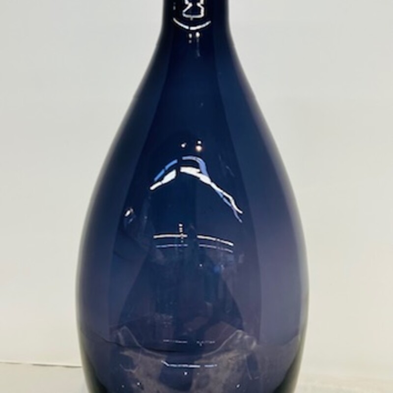 Polish Glass Vase
Purple
Size: 5 X 12.5h