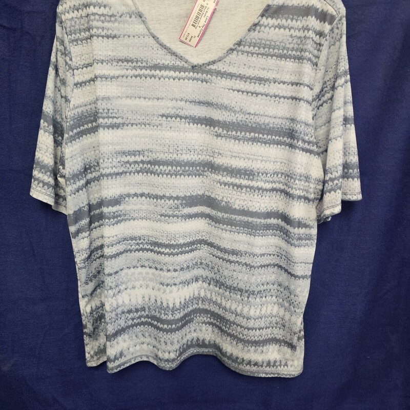 Short sleeve knit top in blue with a fun blue pattern