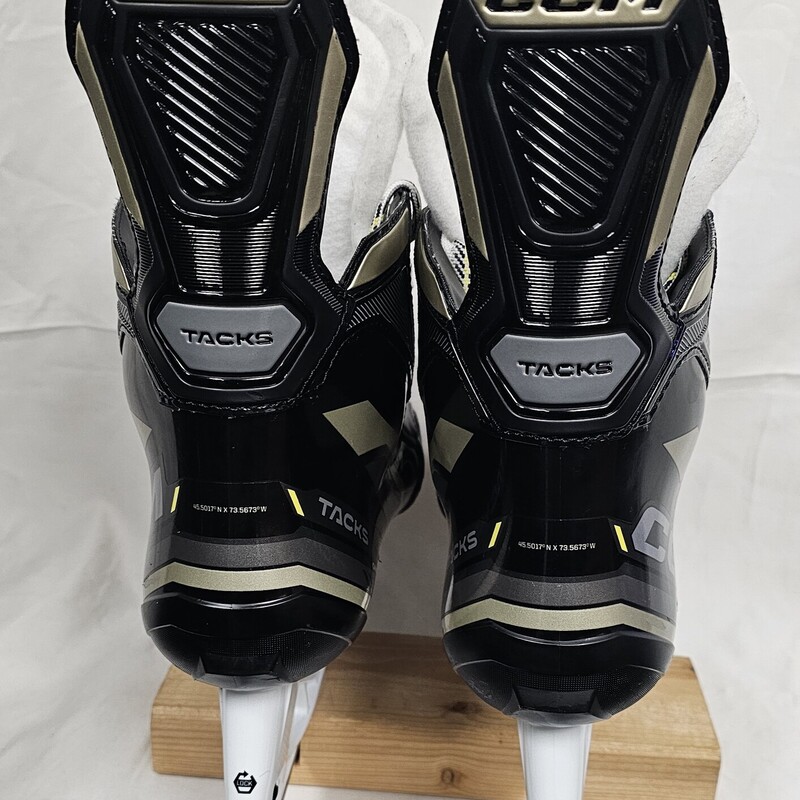 CCM Tacks AS 570 Hockey Skates, Size: 8.5, pre-owned in excellent condition, only skated in a few times. MSRP $279.99