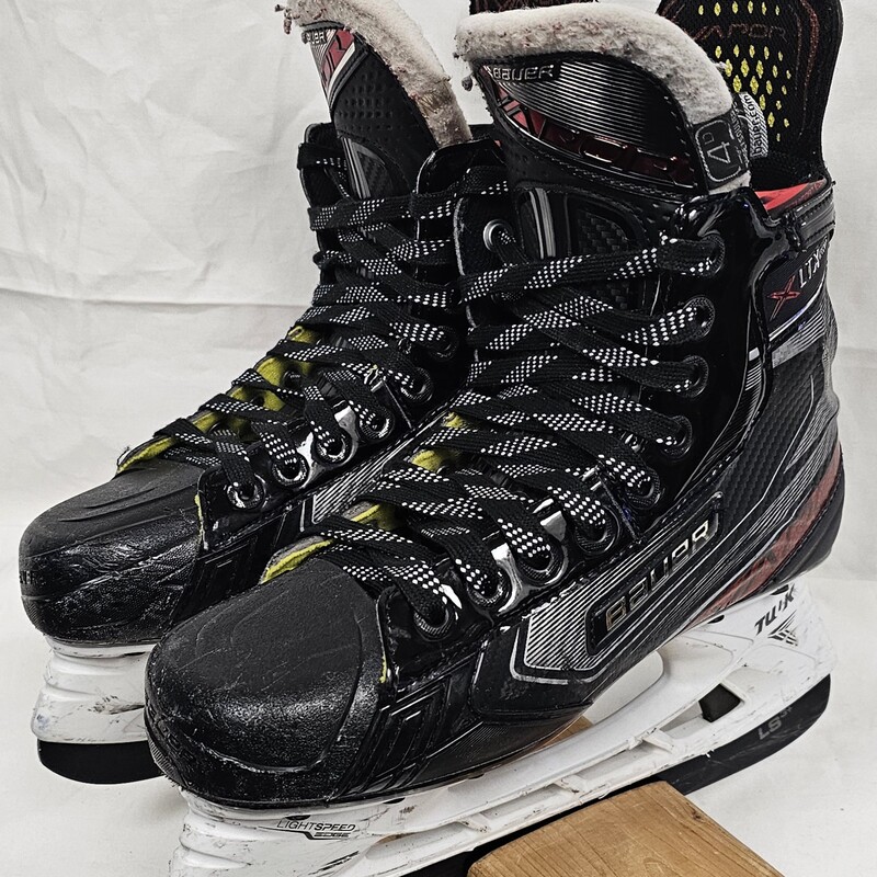 Pre-owned Bauer Vapor XLTX Pro+ Intermediate Hockey Skates With Carbon Blades, Size: 4, MSRP $429.99