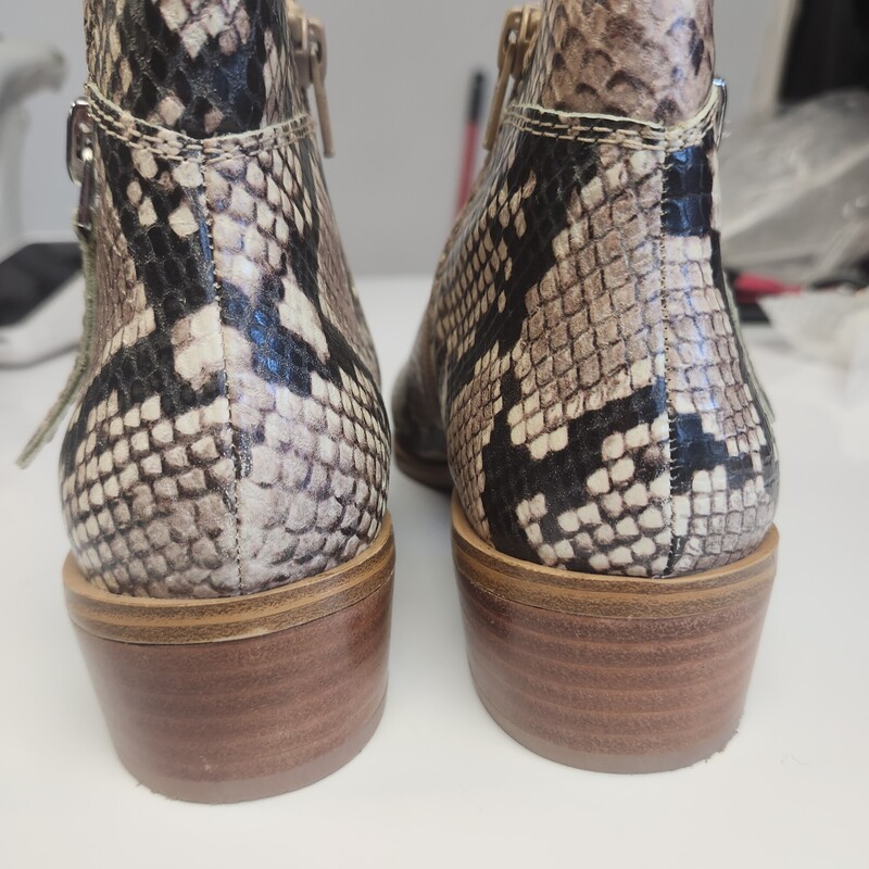 Aldo Bootie, Snake, Size: 7