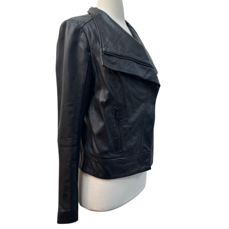 Trouve Moto Style Jacket<br />
Super Soft Leather with Zippered Pockets<br />
Color: Black<br />
Size: Large