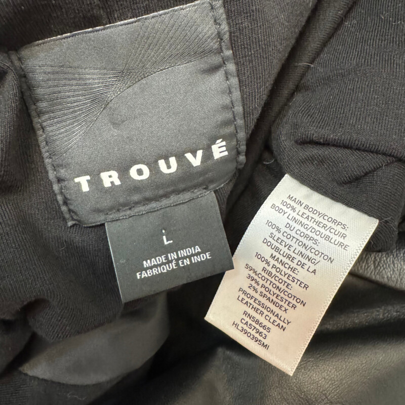 Trouve Moto Style Jacket<br />
Super Soft Leather with Zippered Pockets<br />
Color: Black<br />
Size: Large