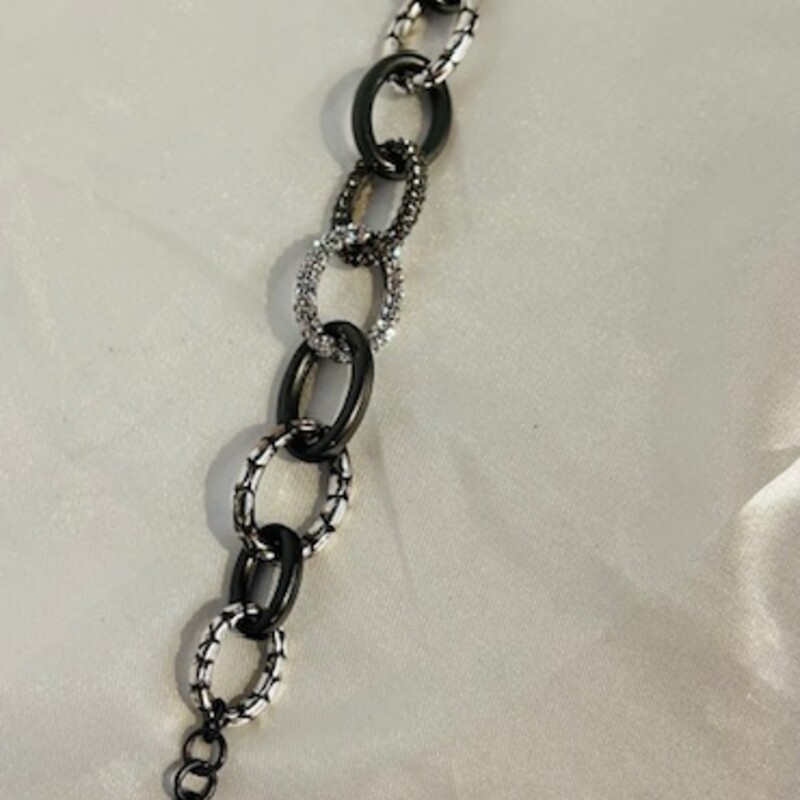 Brighton Pebble Pave Bracelet
Silver
Size: 8L X .75w