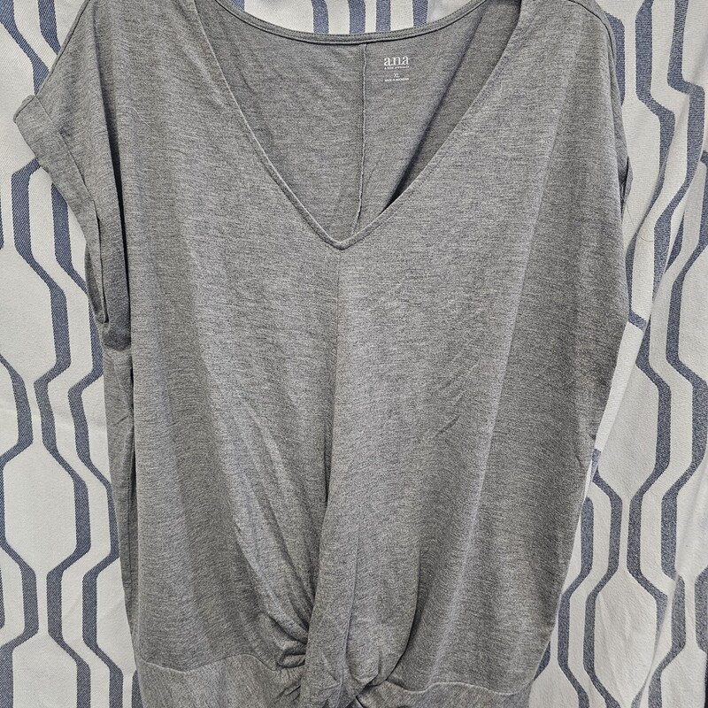 Short sleeve knit top with twist front in grey
