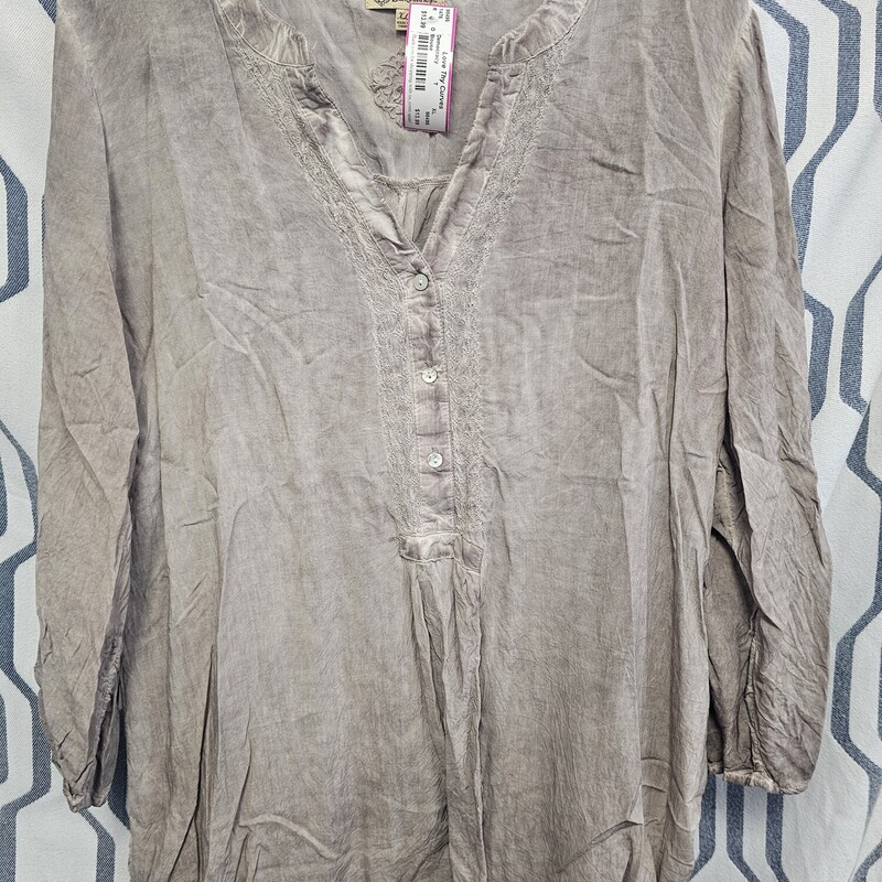 Long sleeve and super light weight, this boho chic blouse is done in a tan/brown color,
