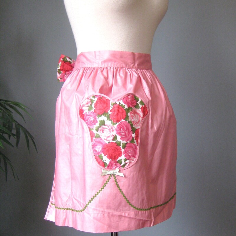 Vtg Floral Apron, Pink, Size: None<br />
Cute apron handmade from 1970s floral cotton fabric.<br />
It's a half apron with white lace trim and a big pocket<br />
The white lace is stretchy.<br />
The waist band measures 18 (not including the ties).<br />
total length from end to end is 57<br />
Excellent condition!  No stains or tears<br />
Thanks for looking!<br />
#66305