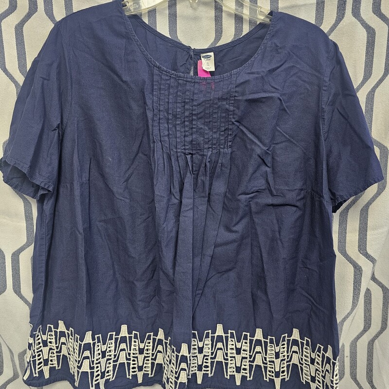Super cute summer blouse in navy blue with white embroidering.