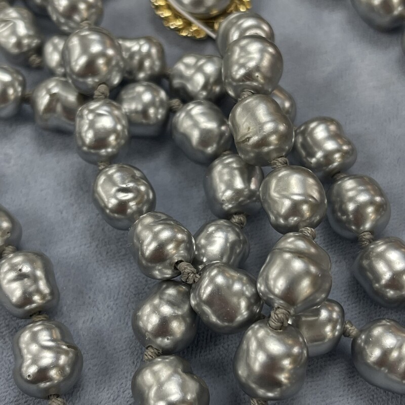 Chanel Baroque Pearl Necklace<br />
Color: Grey , Size: 62 Inches