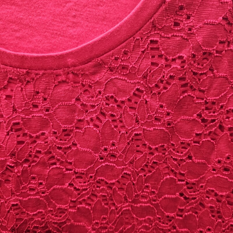Super cute short sleeve knit top in red with lace front panel